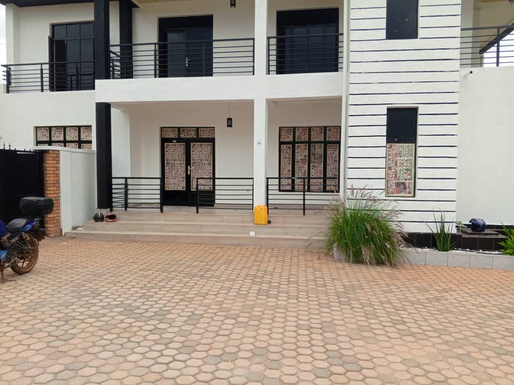 Villa Paving & Driveway